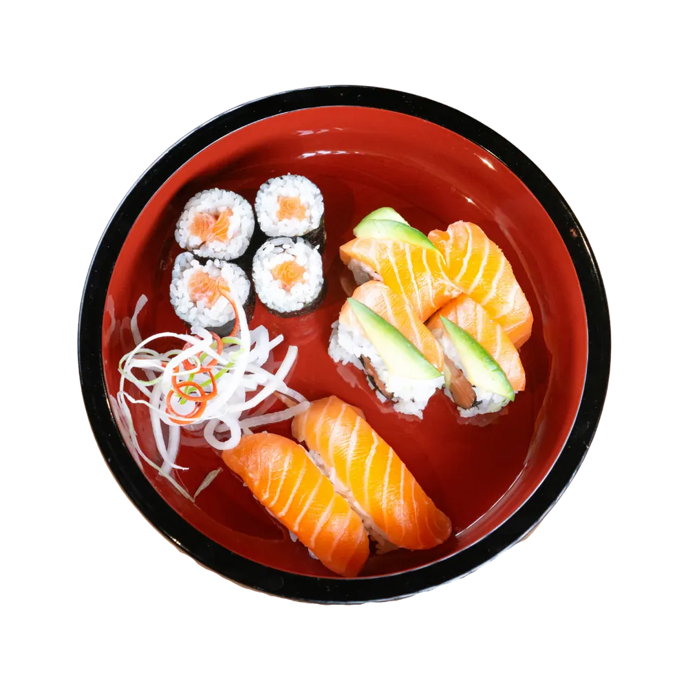 Rote Sushi-Schale mit Lachs-Nigiri, Maki und Rainbow Rolls